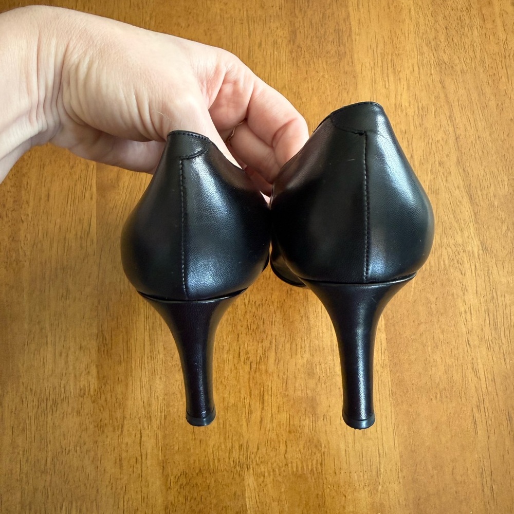 Vintage Christian Dior Women's Black Leather Pointed-Toe Pumps - Picture 8 of 8